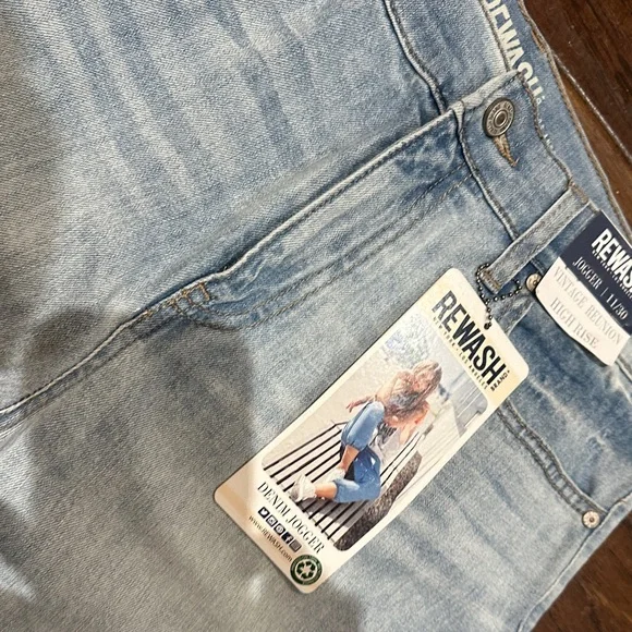 NWT Rewash Light Blue Cropped Distressed Jeans - Picture 2 of 6